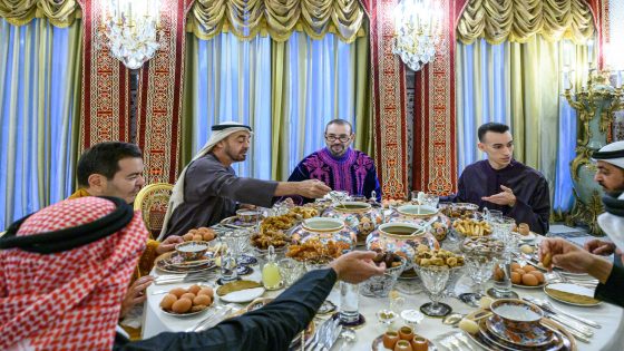الملك يقيم مأدبة إفطار على شرف الشيخ محمد بن زايد آل نهيان ولي عهد أبوظبي