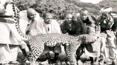 مغاربة يتحسرون بسبب صورة صيادين مع نمر الأطلس الكبير