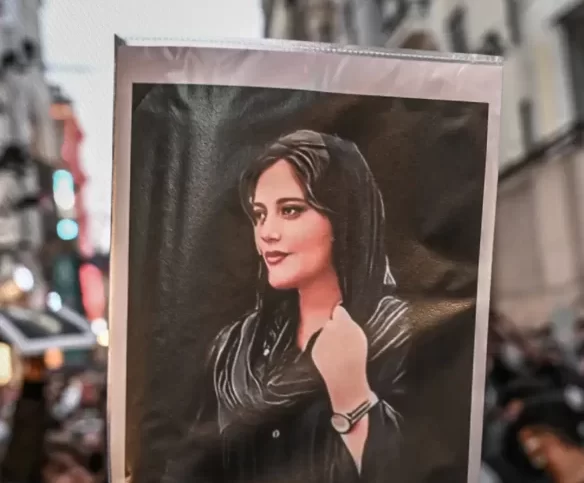 إيران
