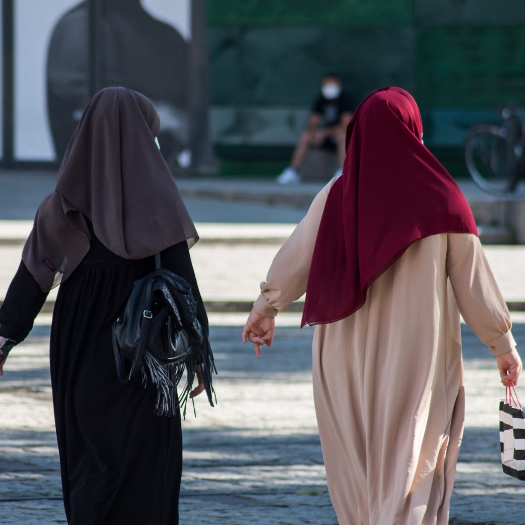 العباءة فرنسا المسلمين ممرضة