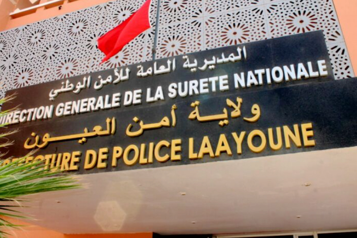 العيون