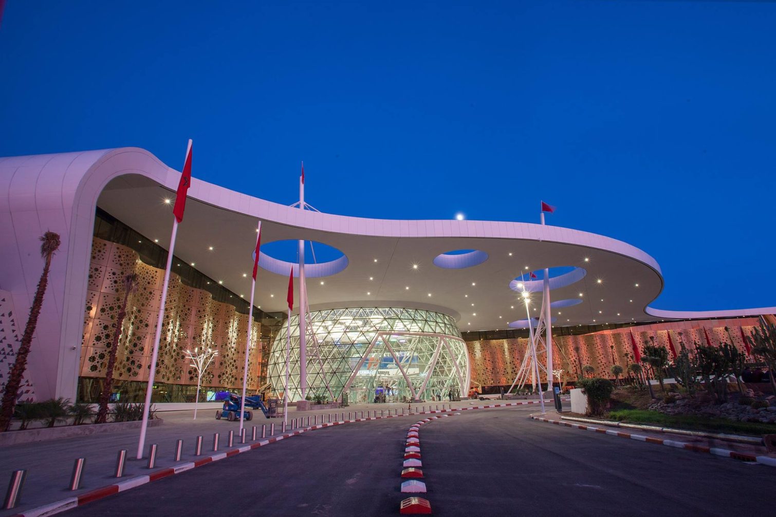 مطارات
