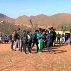 يواصل تلاميذ بعدد من دواوير جماعة تسقي مقاطعة الدراسة لليوم الثاني على التوالي، احتجاجاً على ما يصفه أولياء أمورهم