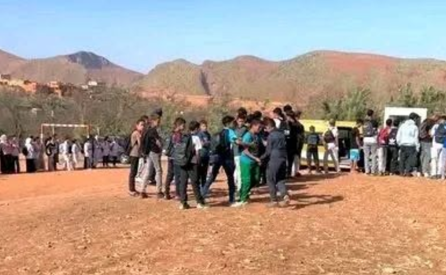 يواصل تلاميذ بعدد من دواوير جماعة تسقي مقاطعة الدراسة لليوم الثاني على التوالي، احتجاجاً على ما يصفه أولياء أمورهم