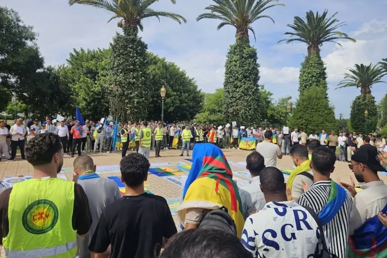 أساتذة الأمازيغية يطالبون